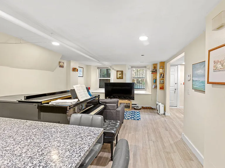 30 Dartmouth St #1 — Photo 2
