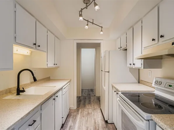 7255 E Quincy Avenue #403, Denver, CO 80237