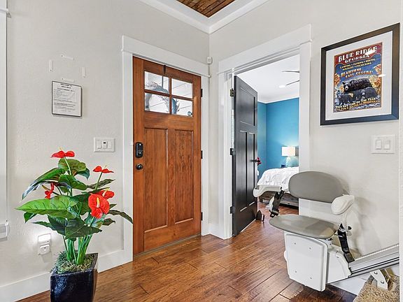 5th image of 584 Ada St