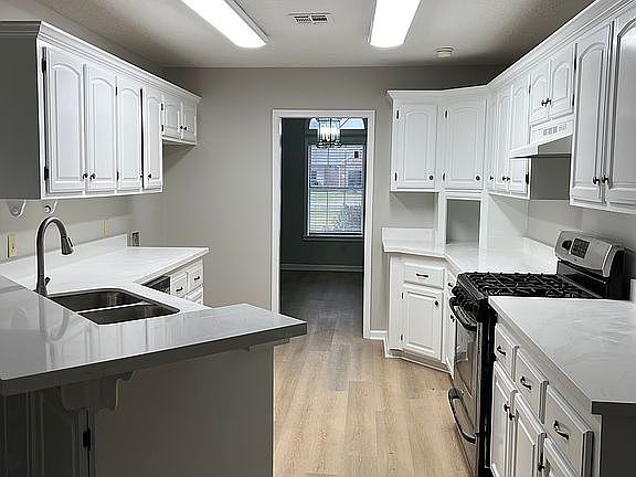 3rd image of 645 Donna Dr