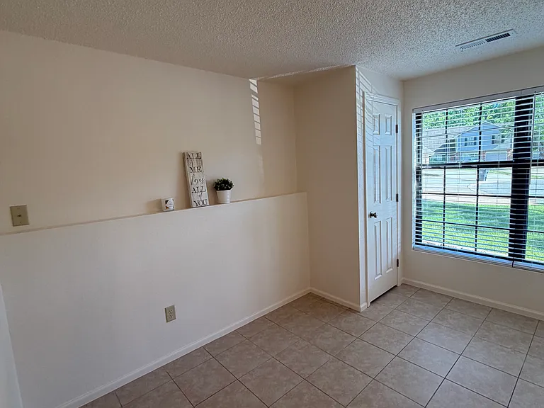 228 NW Waterwheel Ct — Photo 7