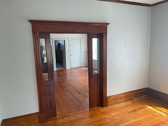 4th image of 444 Brock Ave