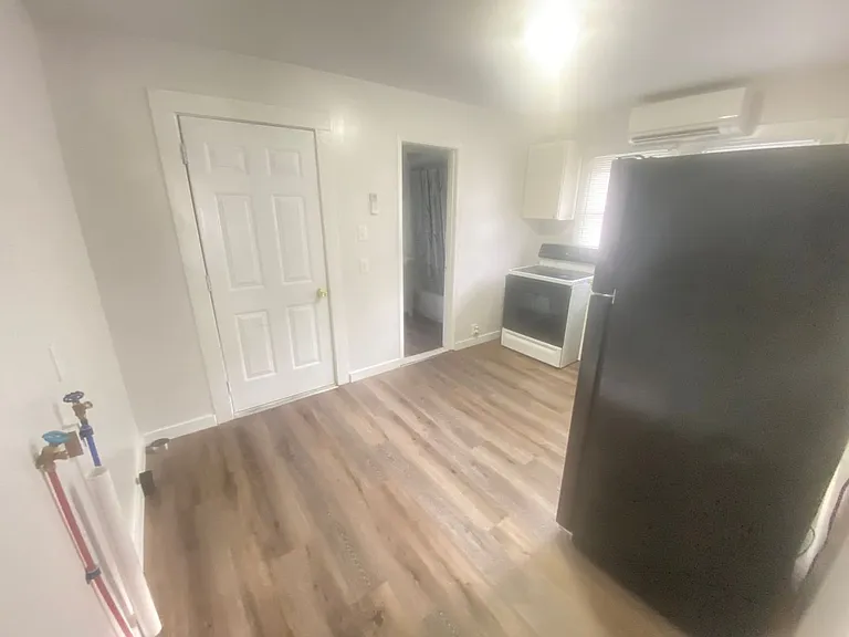 648 Wilson St — Photo 5