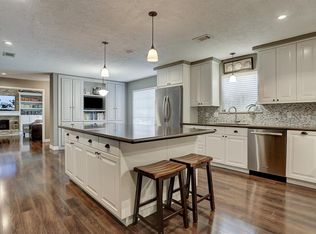1435 Ashwood Dr, Sugar Land, TX 77498