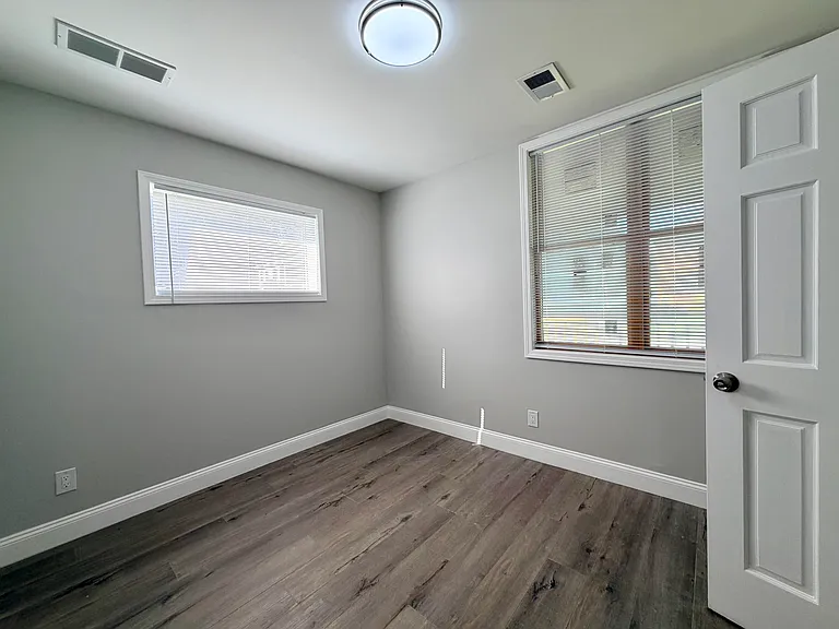 341 Grosvenor Ave #1 & 2 — Photo 8