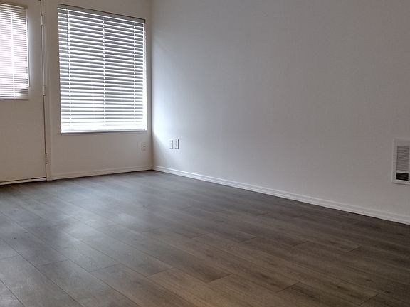 3rd image of 200 SW Florence Ave APT D14