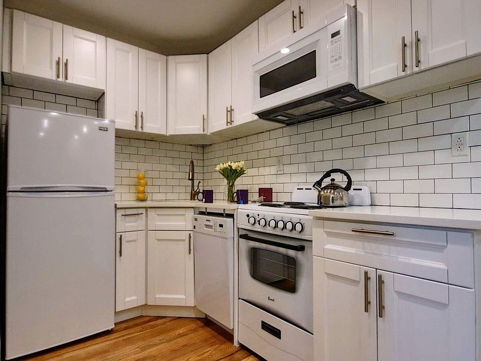 1st image of 11 Waverly Pl APT 4F