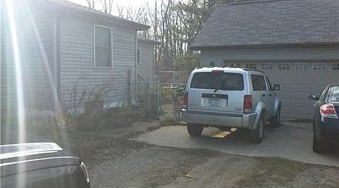 2nd image of 1424 Guenther Ave