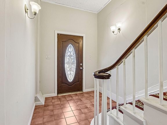2nd image of 318 High St