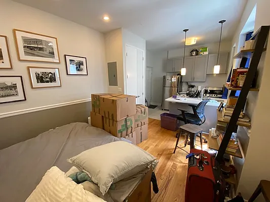 Rented by Mdays Realty | media 28