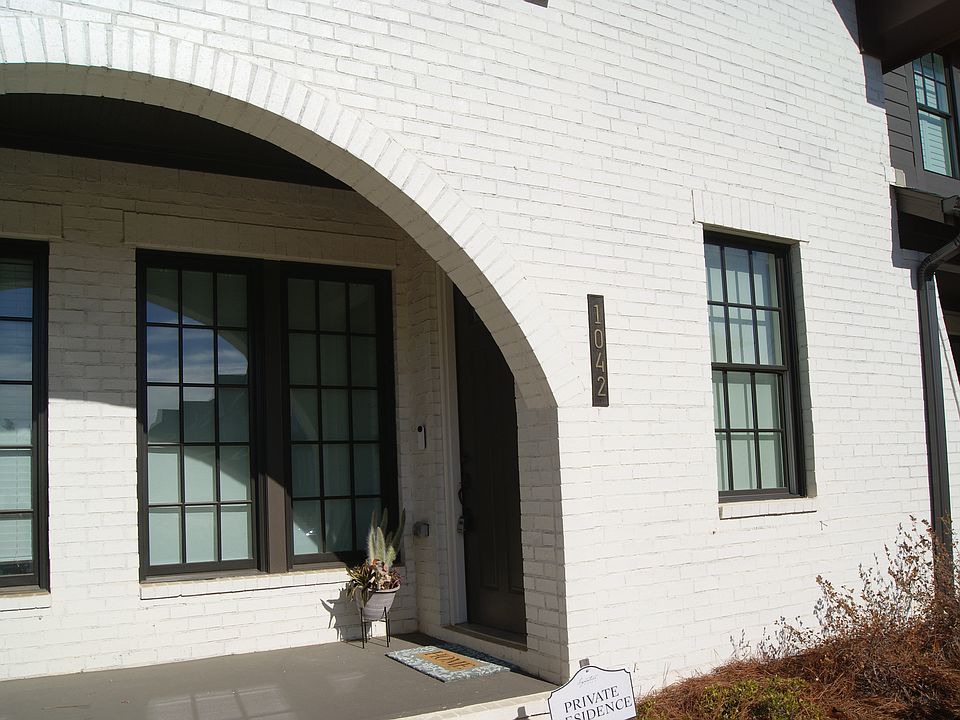 1st image of 1042 Windsor Dr