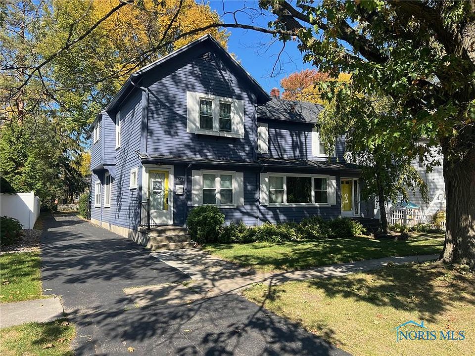 1st image of 209 W 5th St