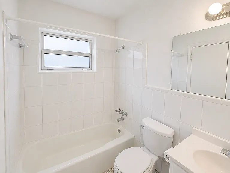 920 SW 15th Ter — Photo 6