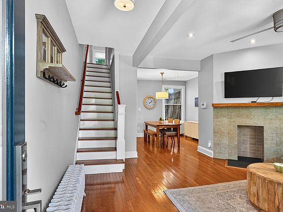 3rd image of 212 N St NW