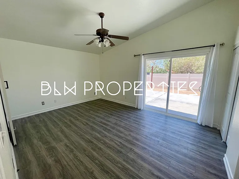 6150 Mariposa Ave — Photo 10