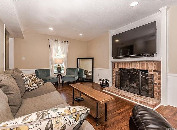 4th image of 7602 Summerwood Ln