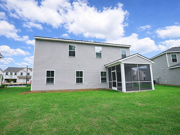 3rd image of 154 Kingswood Cir