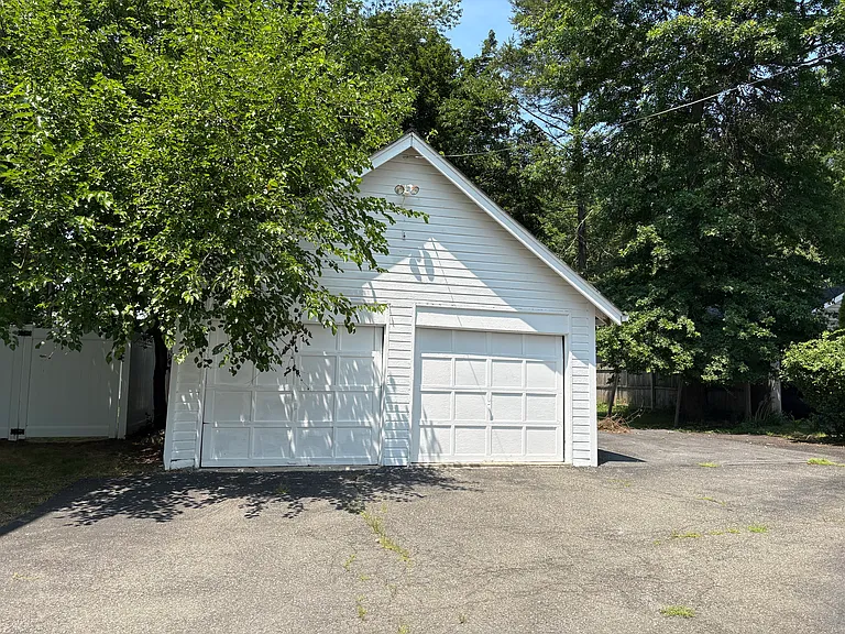 9 Royal Ave — Photo 15