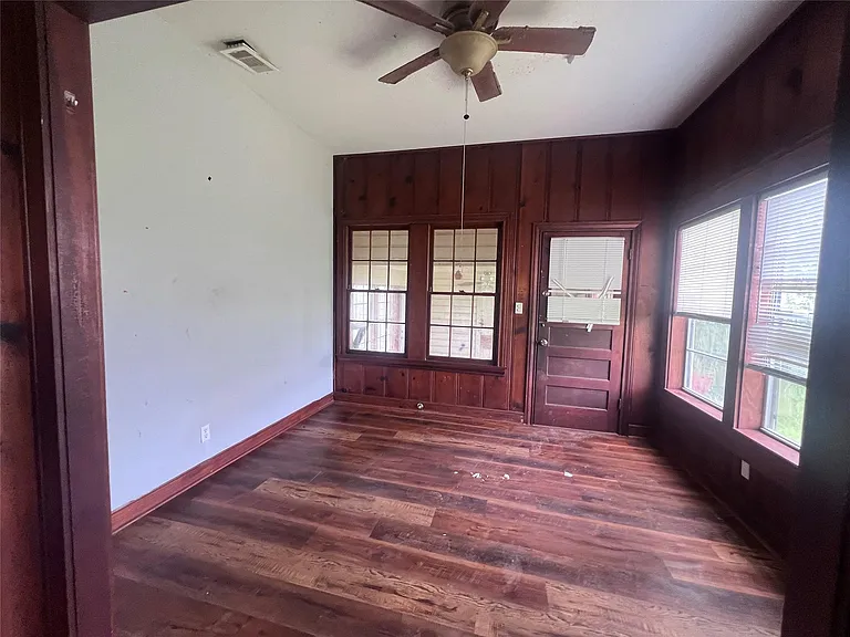 709 S Harrison Ln — Photo 9