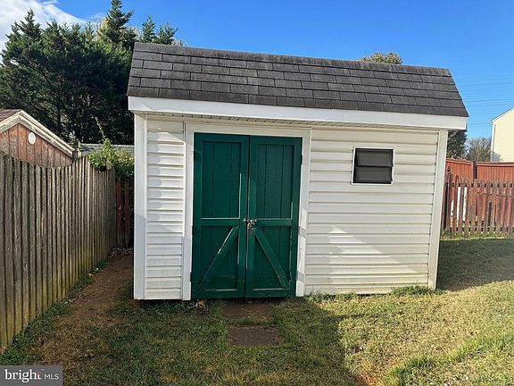 5th image of 736 Sunnyfield Ln