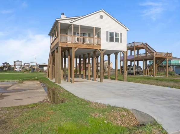 1023 N Bay St, Gilchrist, TX 77617