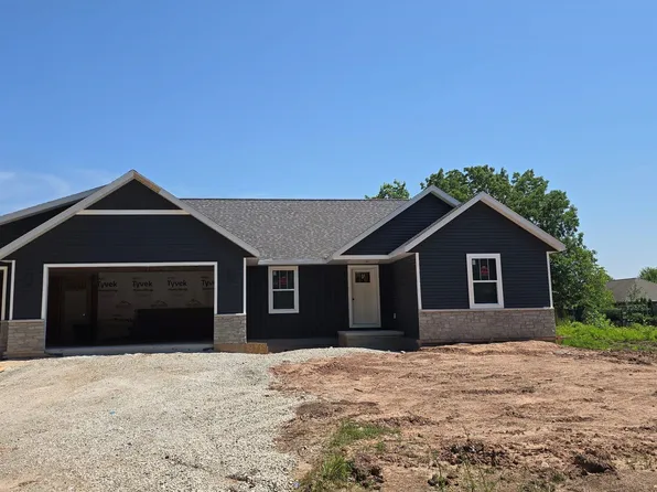 1005 Lotus Trl, Menasha, WI 54952