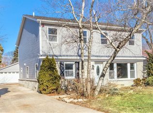 296 Walnut Ave, Wheeling, IL 60090