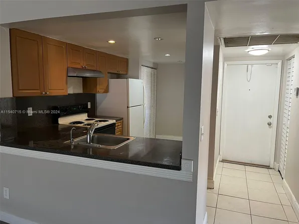 851 NE 207th Ter #6101, Miami, FL 33179