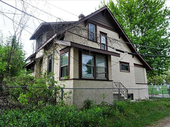 3rd image of 925 Sylvan St