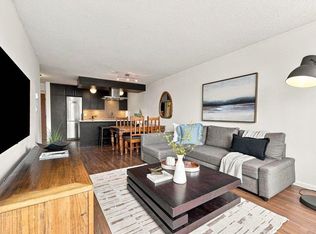 1330 Hornby St #608, Vancouver, BC V6Z 1W5