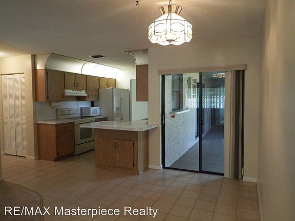 3rd image of 889 SE Streamlet Ave
