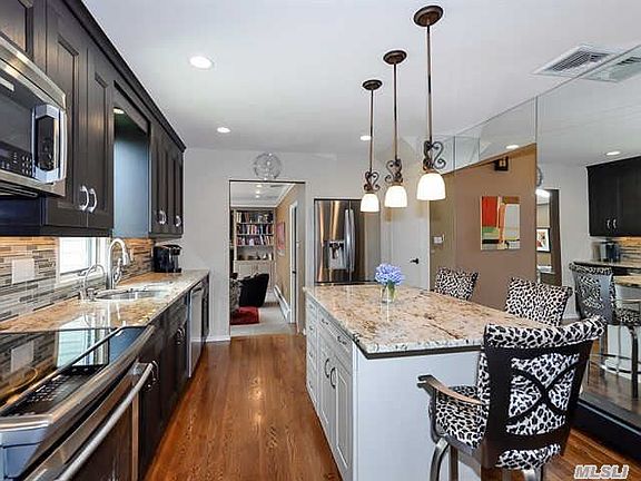 2nd image of 610 Woodbury Ct