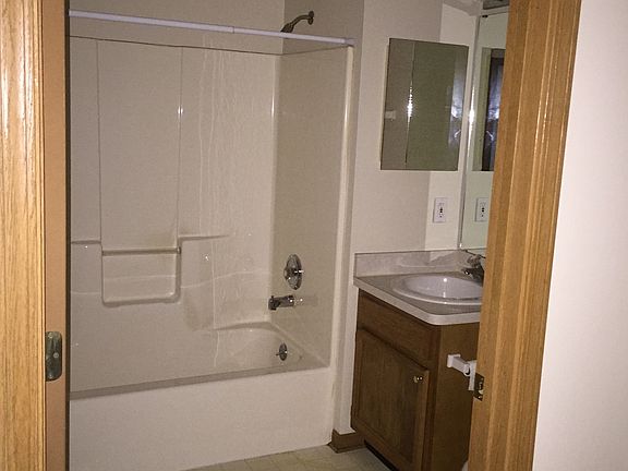 3rd image of 717 Millcrest Dr