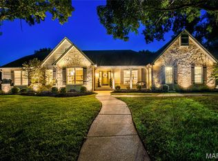 8 Wilson Ridge Ct, Chesterfield, MO 63005