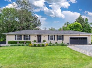 2 Hampton Spring Rd, Newton, NJ 07860