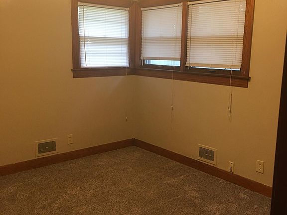 5th image of 719 Warwick Dr