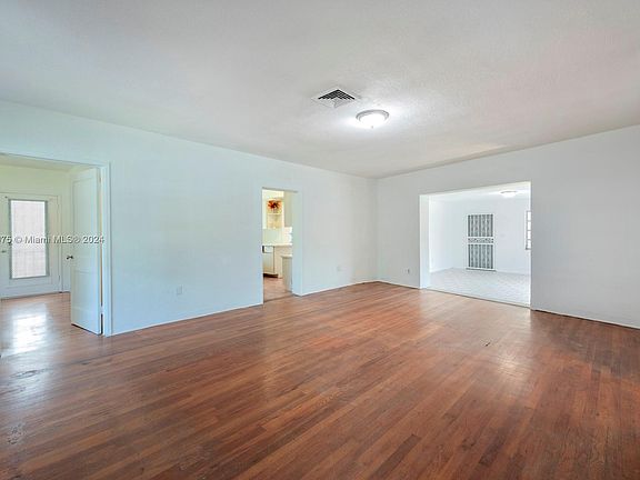 5th image of 795 NE 94th St