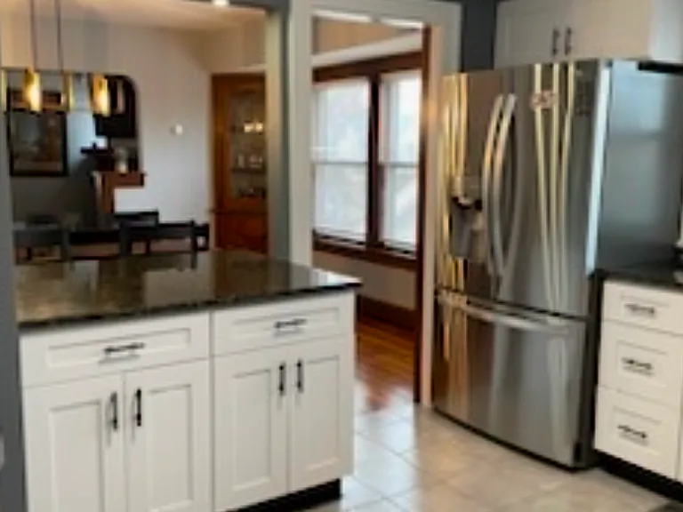 1565 Roycroft Ave — Photo 1