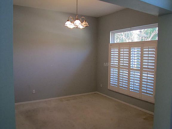 4th image of 965 N Lake Claire Cir
