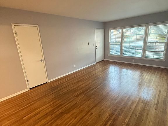 5th image of 15501 Victory Blvd