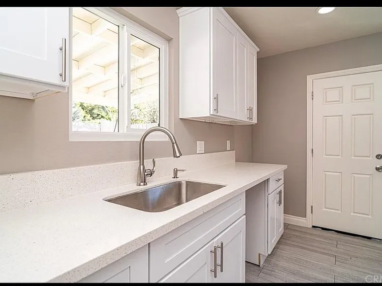 3531 Brynhurst Dr — Photo 1