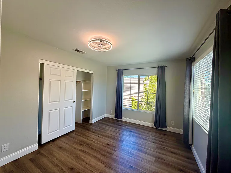 37121 Edgemont Dr — Photo 43