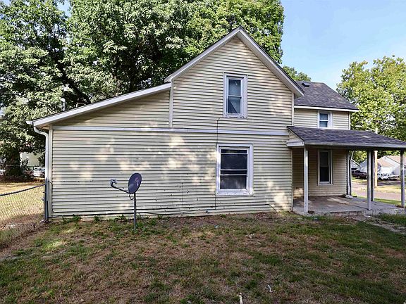 3rd image of 802 Locust St