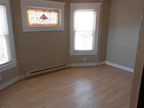 2nd image of 905 Myrtle St #2