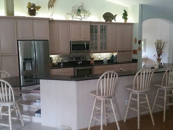 4th image of 200 N Oxford Dr
