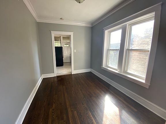 4th image of 10153 S Eberhart Ave
