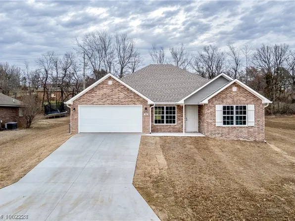 303 Adysen Ln, Roland, OK 74954