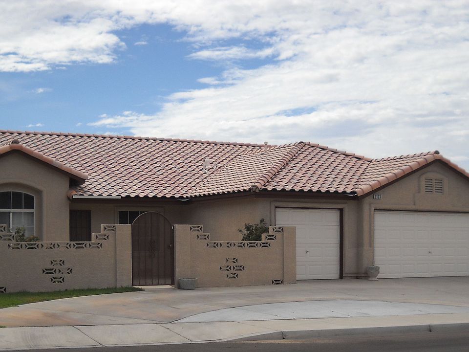 Exterior front - circular driveway and courtyard.