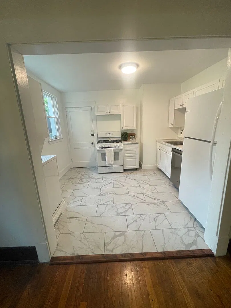 2 Bed/1Bath, AC, Parking in Pittsburgh — Photo 2
