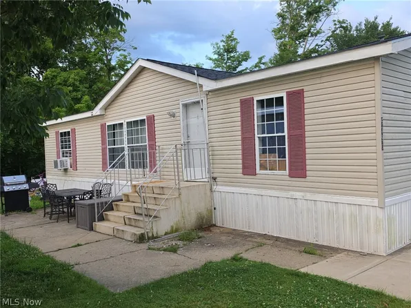 6390 Linda Ln, Ravenna, OH 44266